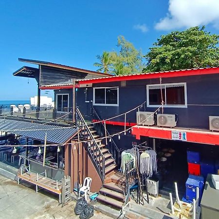Out! A Radically Inclusive Beach Hostel By Wild & Wandering หาดริ้น ภายนอก รูปภาพ