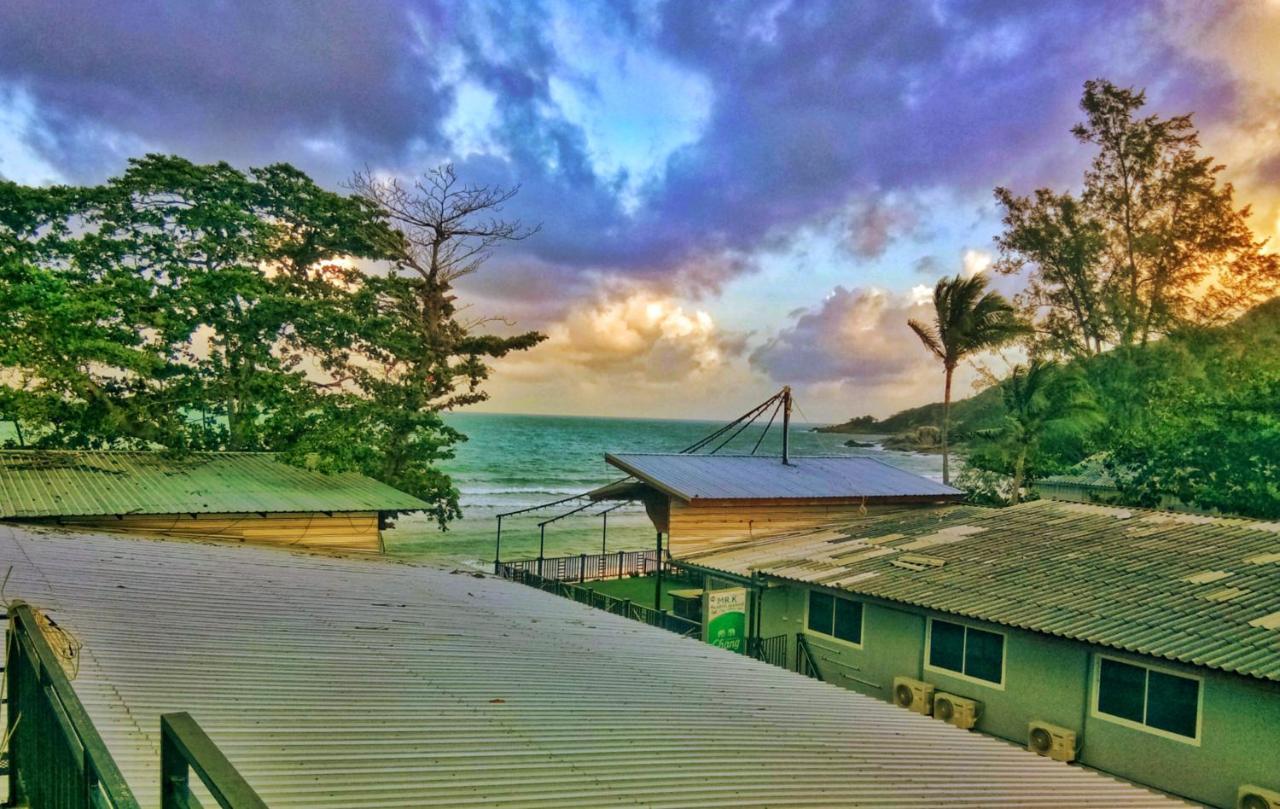 Out! A Radically Inclusive Beach Hostel By Wild & Wandering หาดริ้น ภายนอก รูปภาพ
