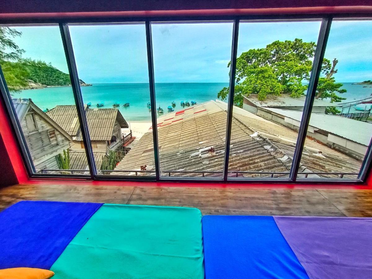 Out! A Radically Inclusive Beach Hostel By Wild & Wandering หาดริ้น ภายนอก รูปภาพ