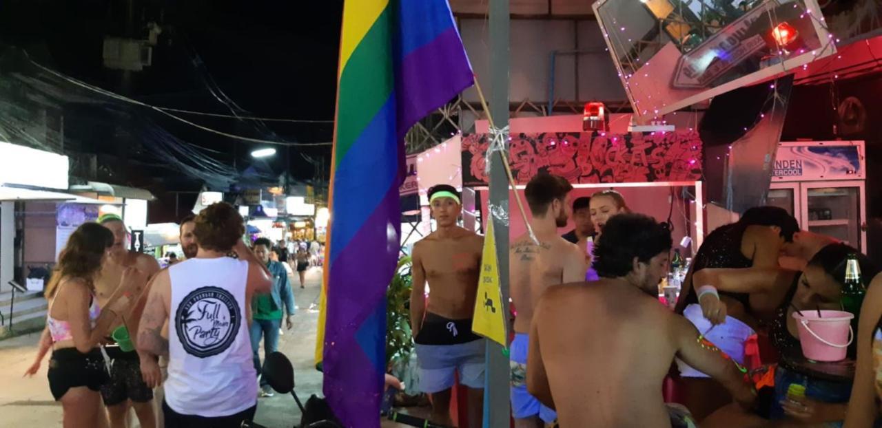 Out! A Radically Inclusive Beach Hostel By Wild & Wandering หาดริ้น ภายนอก รูปภาพ