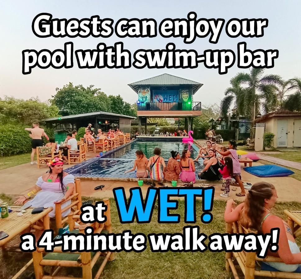 Out! A Radically Inclusive Beach Hostel By Wild & Wandering หาดริ้น ภายนอก รูปภาพ