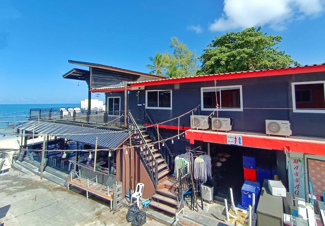 Out! A Radically Inclusive Beach Hostel By Wild & Wandering หาดริ้น ภายนอก รูปภาพ