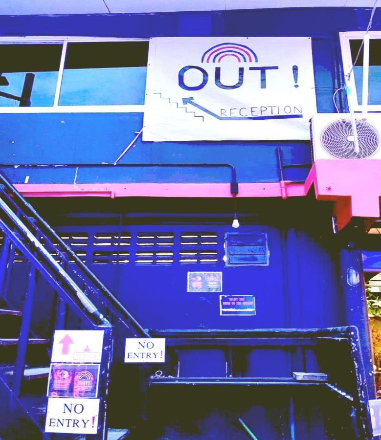 Out! A Radically Inclusive Beach Hostel By Wild & Wandering หาดริ้น ภายนอก รูปภาพ